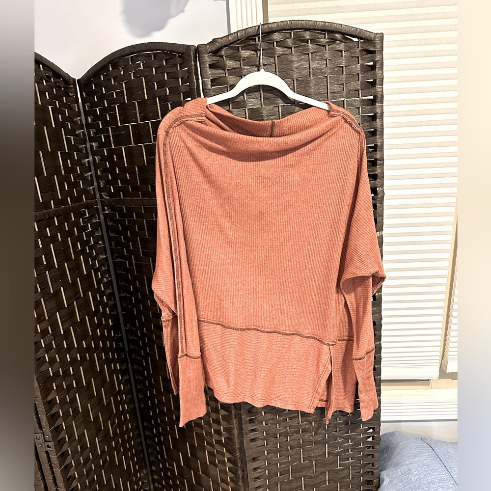 *GUC* Sz M*Free people* long sleeve top